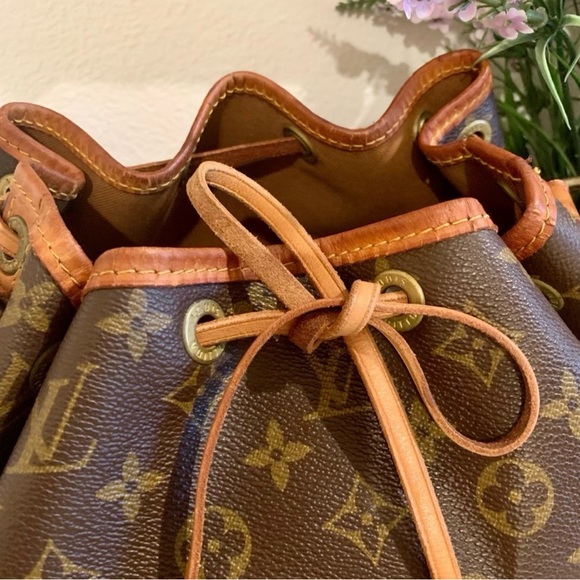 Louis Vuitton Noe Bucket Bag - Picture 3 of 9